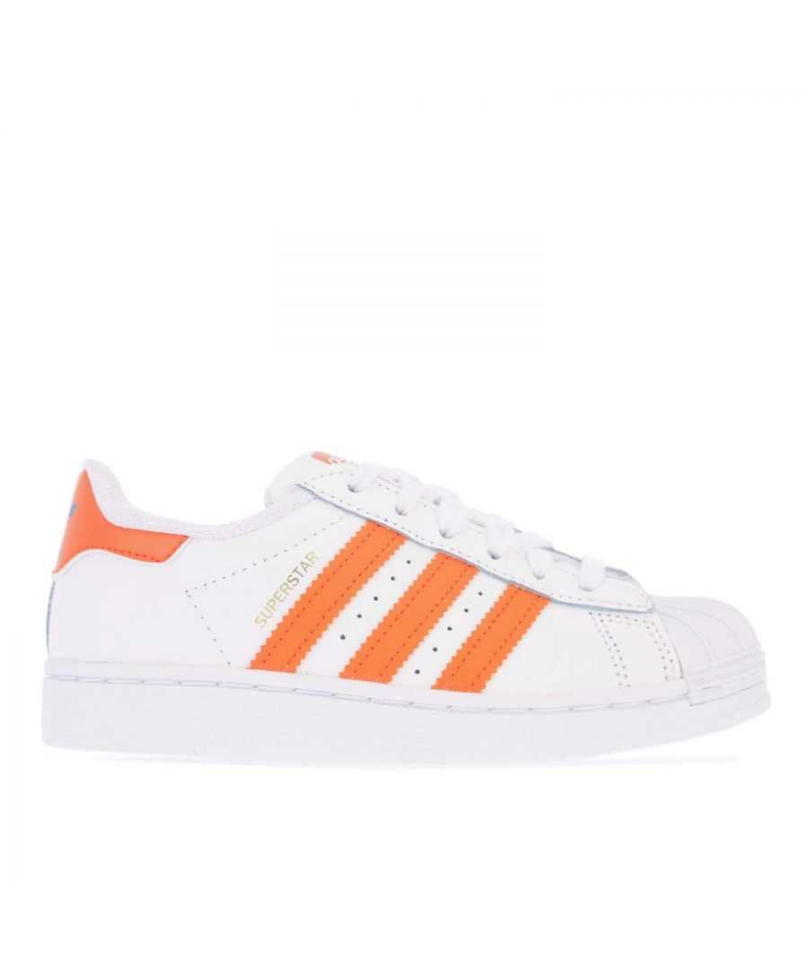 Childrens adidas Originals Superstar Trainers in white blue.- Leather upper.- Lace closure.- Regular fit.- Side metallic stripes.- Signature 3-Stripes to the sidewalls.- Trefoil logos to the tongue and heel. - Grippy rubber sole. - Leather upper  Textile lining  Synthetic sole. - Ref.: FZ0650C