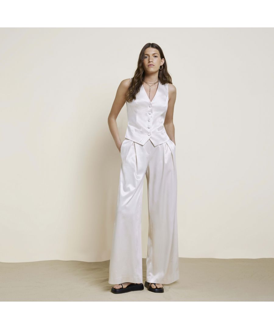 > Brand: River Island> Department: Women> Material: Viscose> Material Composition: 56% Viscose 42% Cotton 2% Elastane> Type: Trousers> Style: Harem> Size Type: Regular> Fit: Regular> Rise: Mid (8.5-10.5 in)> Leg Style: Wide-Leg> Pattern: No Pattern> Occasion: Casual> Selection: Womenswear> Season: SS22