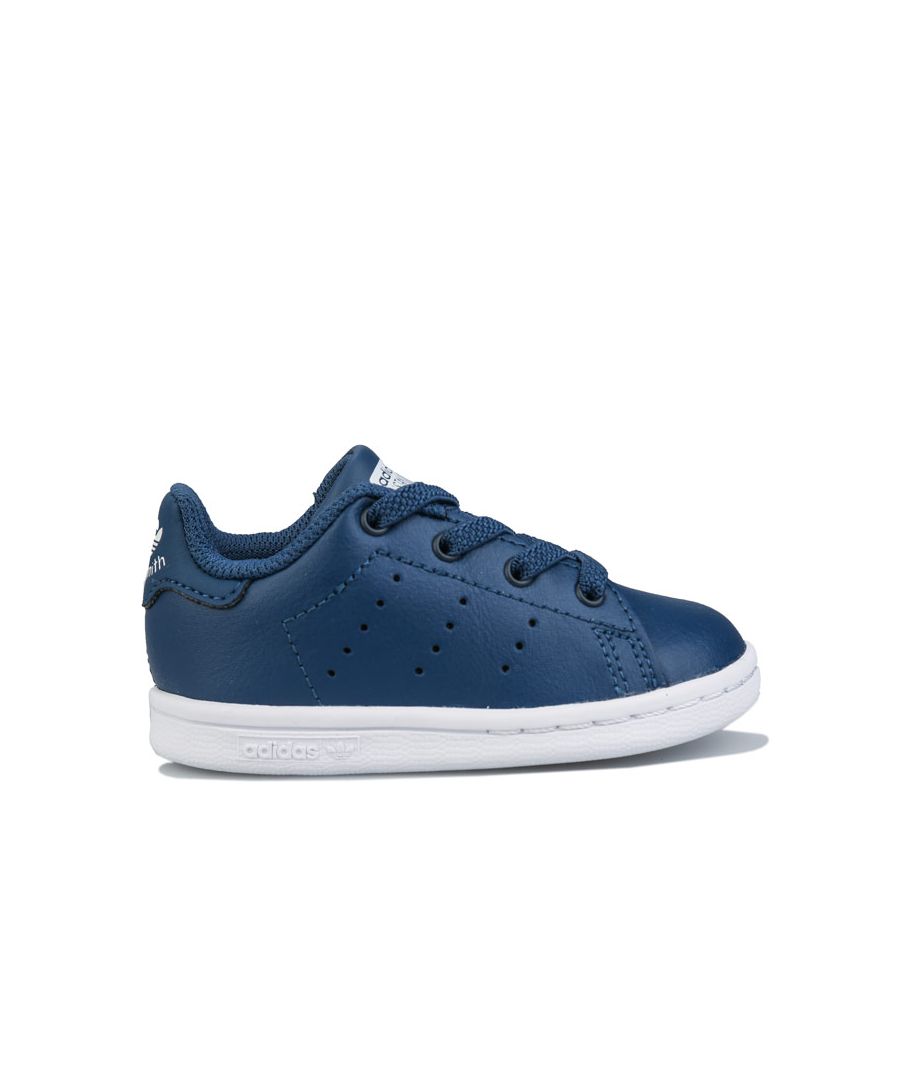Infant adidas Originals Stan Smith Trainers in blue- white.- Coated leather and synthetic upper.- Elasticated laces.- Low profile.- Lightly padded ankle. - Perforated 3-Stripes to sides. - Contrast heel patch with printed Stan Smith Trefoil branding. - Stan Smith logo printed on tongue. - Ortholite sockliner cushions and allows orthotics. - Rubber cupsole.- Leather upper  Leather and textile lining  Synthetic sole. Ref.: EF4929