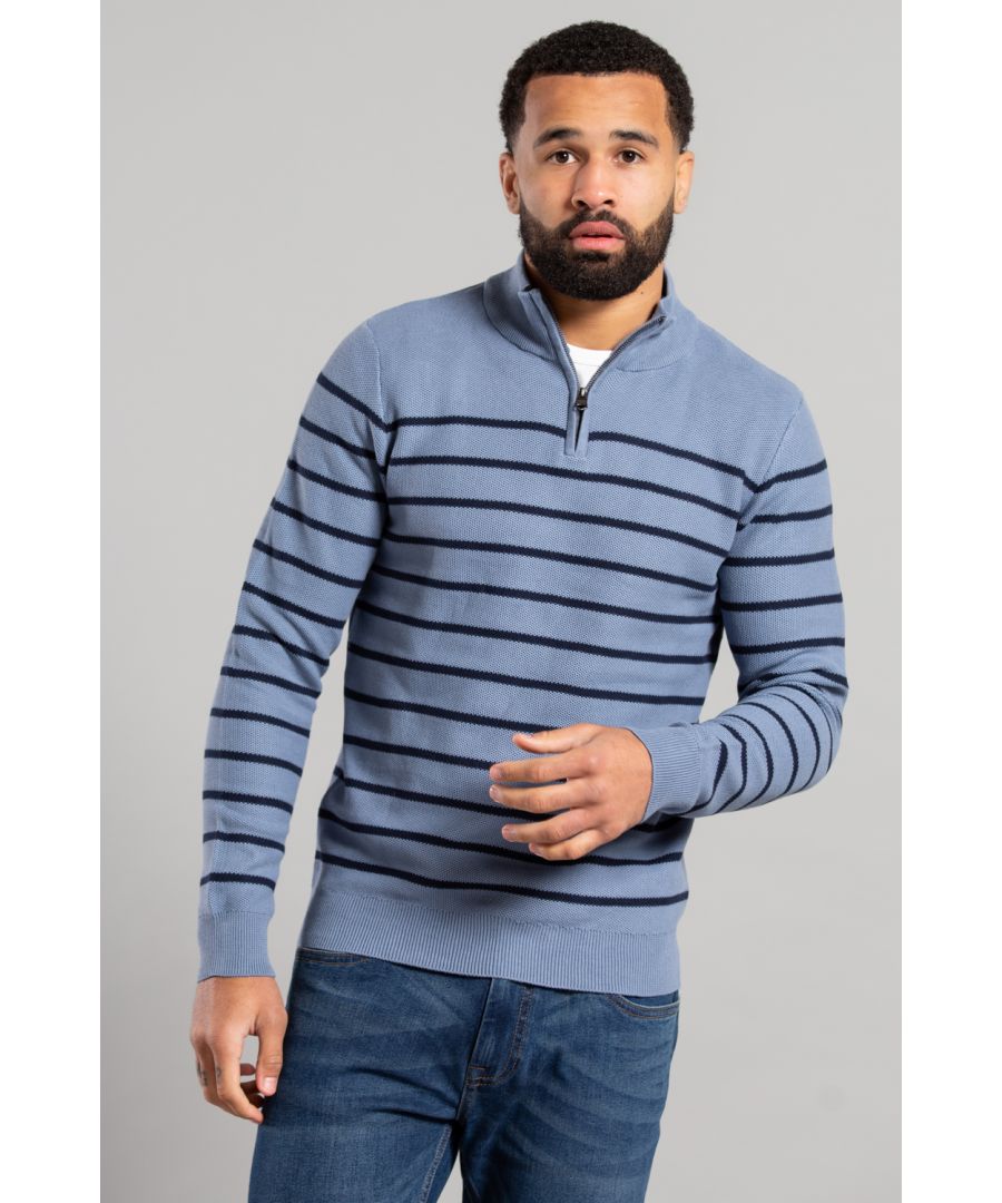 Upgrade your wardrobe with this Kensington Eastside 1/4 zip, honeycomb knit jumper. Made from 100% cotton with a striped design, this piece is both durable and comfortable. With a machine-washable design, it's easy to care for and perfect for any occasion.