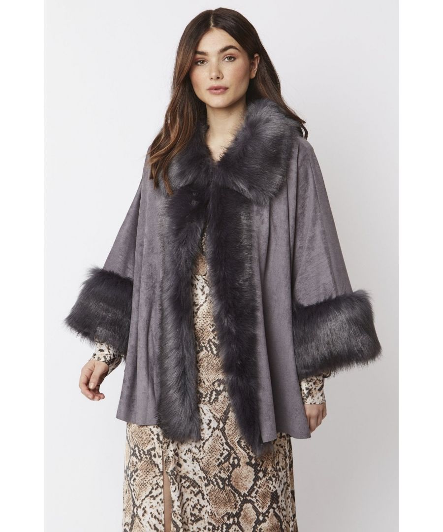 How lovely would this cape be in your Winter wardrobe!
