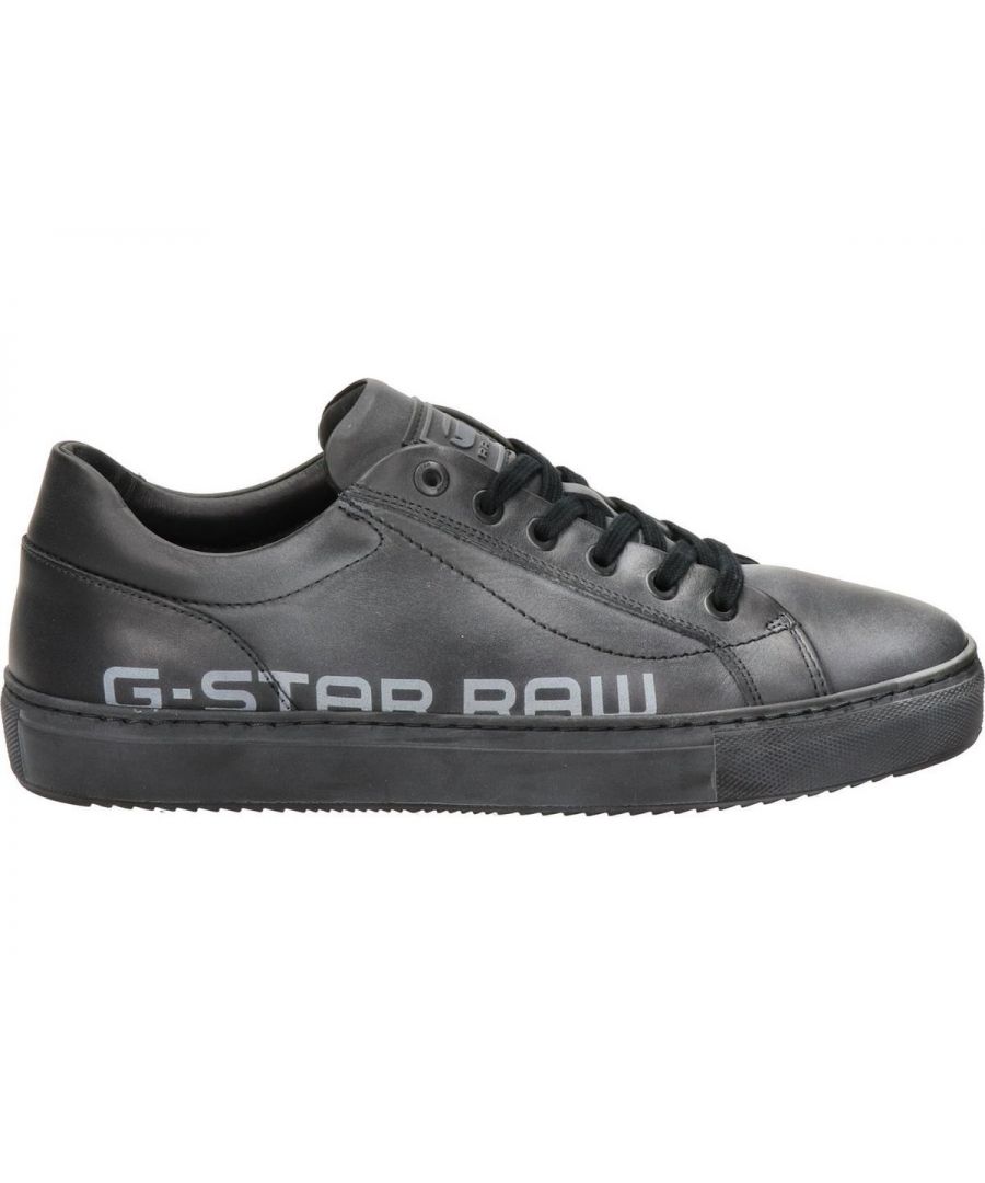 Deze G-Star Raw sneaker is gemaakt van hoogwaardige materialen en voorzien van het iconische G-Star Raw logo. De sneaker heeft een EVA binnenzool, wat zorgt voor een lekkere demping en hoog draagcomfort.  Merk: G-Star Raw. Modelnaam: Loam Worn Tnl. Categorie: heren sneakers. Materialen: leer, textiel. Kleur: zwart.