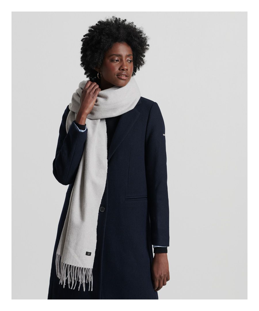 It's chic, minimalist, and will keep you warm, what more could you want? Our Studios Scarf, perfect for wrapping up and staying stylishWool blendHerringbone patternTasselsClassic Superdry logo tabL177cm x W70cm