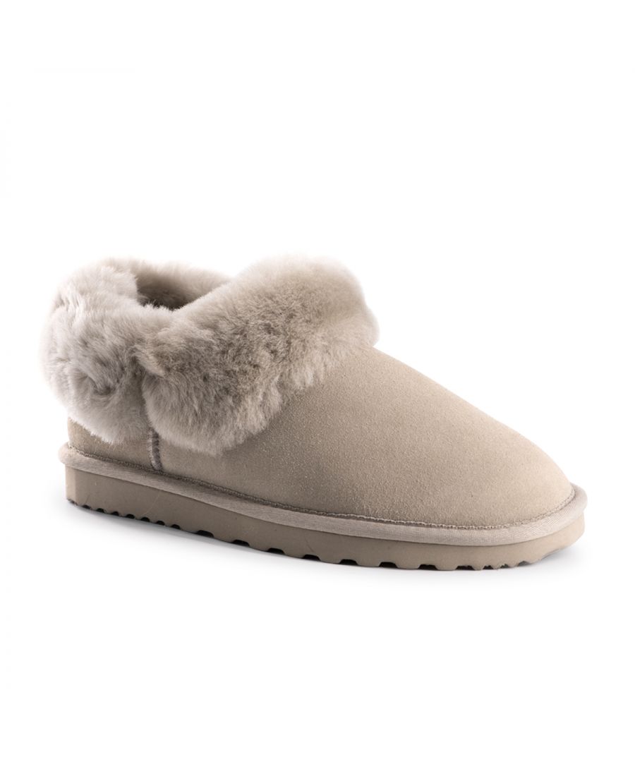 DETAILS    This traditional Ankle slipper for built comfort and support. The added sheepskin collar allows for that extra warmth, still providing a stylish look.  Traditional slipper you will wear all year round Plush premium Australian sheepskin lining Water resisLIGHTGREYt Leather Upper  Full Australian sheepskin insole Stylish looking sheepskin collar Light weight EVA, rubber blend outsole - soft and extra cushioning  Sheepskin breathes allowing feet to stay warm in winter and cool in summer 100% brand new and high quality, comes in a branded box, suitable for gift