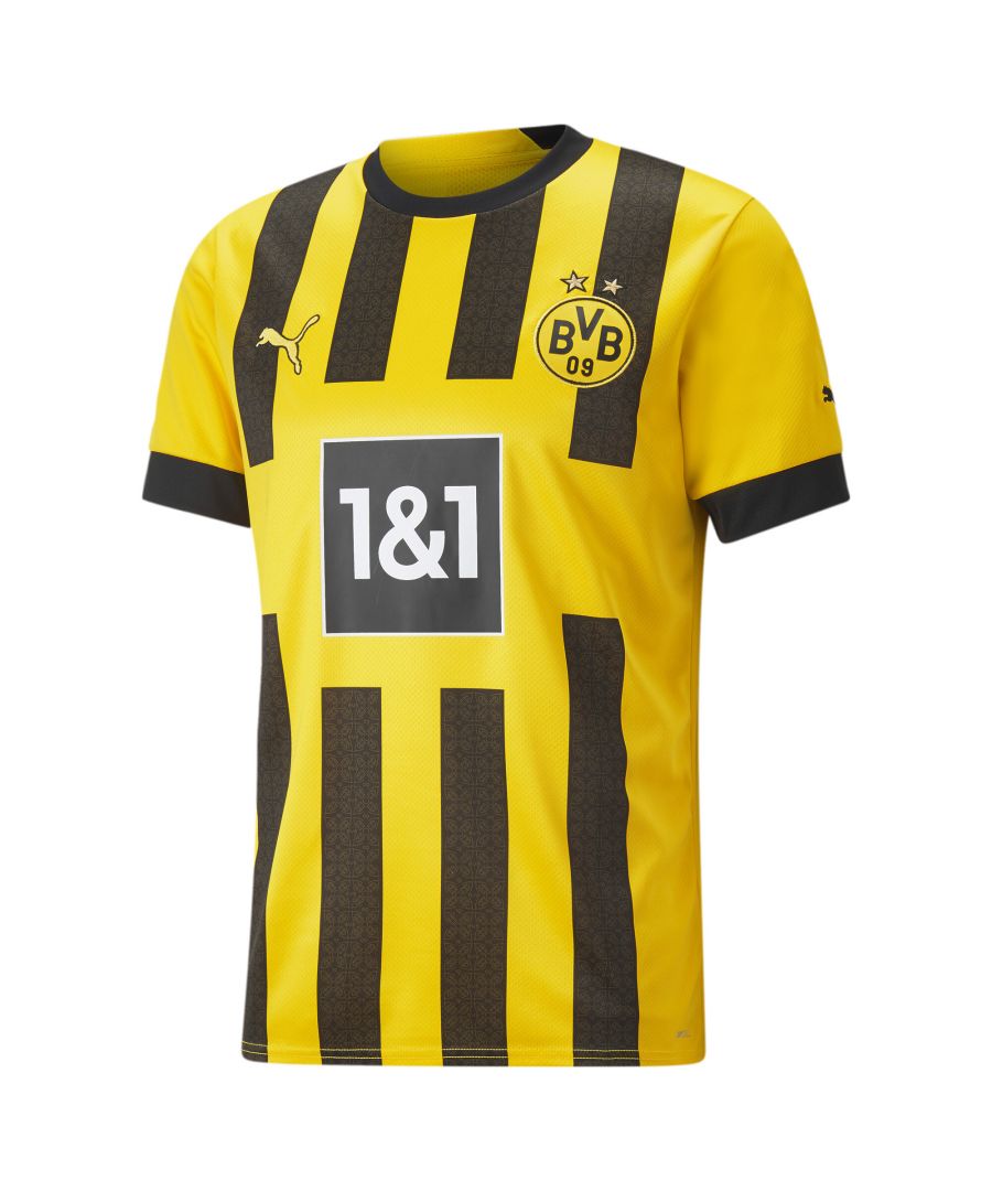 PRODUCT STORY Made of moments. The 2022/23 Borussia Dortmund Home kit sparks memories of the 2012/13 continental campaign: from the brilliant stoppage time comeback in the quarter-final to that four-goal haul in the first leg of the semis. The black stripes on the reimagined classic are enhanced with tonal graphics inspired by Zum Wildschütz – the legendary Dortmund restaurant and the birthplace of BVB. Heja BVB! FEATURES & BENEFITS : dryCELL: Performance technology designed to wick moisture from the body and keep you free of sweat during exercise Midori: Made with the bio-based finishing treatment miDori® bioWick Recycled Content: Made with at least 20% recycled material as a step toward a better future DETAILS : Regular fit Set-in sleeve construction with raglan back seam Flat knit crewneck Embroidered PUMA Cat Logo on the chest and sleeves Official team crest on the chest