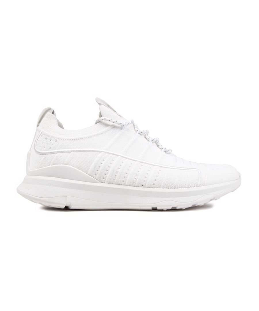 De geheel witte FitFlop Vitamin Knit sneaker is comfortabel en stijlvol. Het heeft een gebreid bovenwerk met een veter-/instapperontwerp dat is afgewerkt met branding en een witte buitenzool. Dit paar is voorzien van comforttechnologie. voering van microvezel. een hiellus en innovatieve zooltechnologie die voeten gelukkig houdt tijdens het hardlopen.