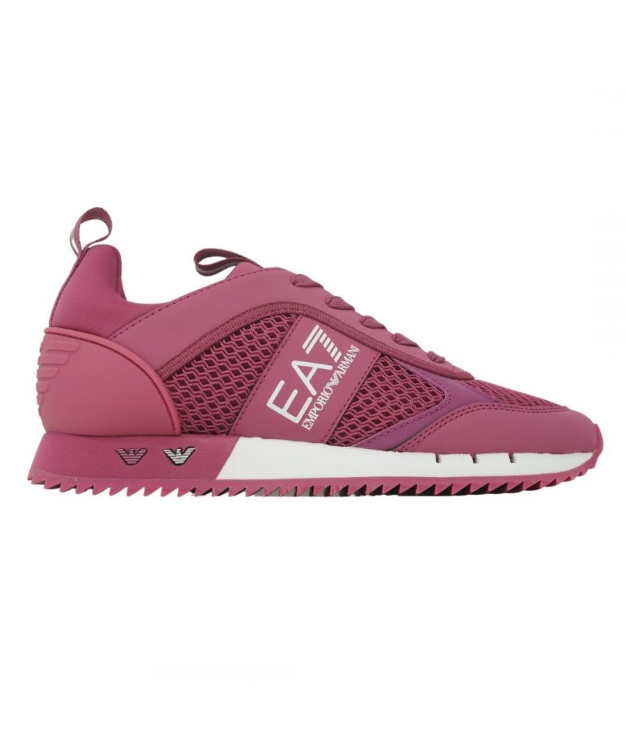 EA7 Lace Runner roze sneakers. EA7 roze sneakers. Vetersluiting. Rubberen zool, bovenwerk van 100% textiel. Branding aan de zijkant. Stijlcode: X8X027 XK050 M511