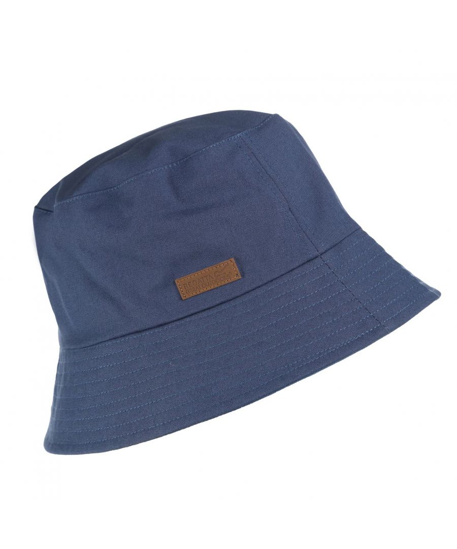 100% coolweave cotton canvas. Reversible design. Plain and all over print options. Soft structured brim and small Regatta branding badge.