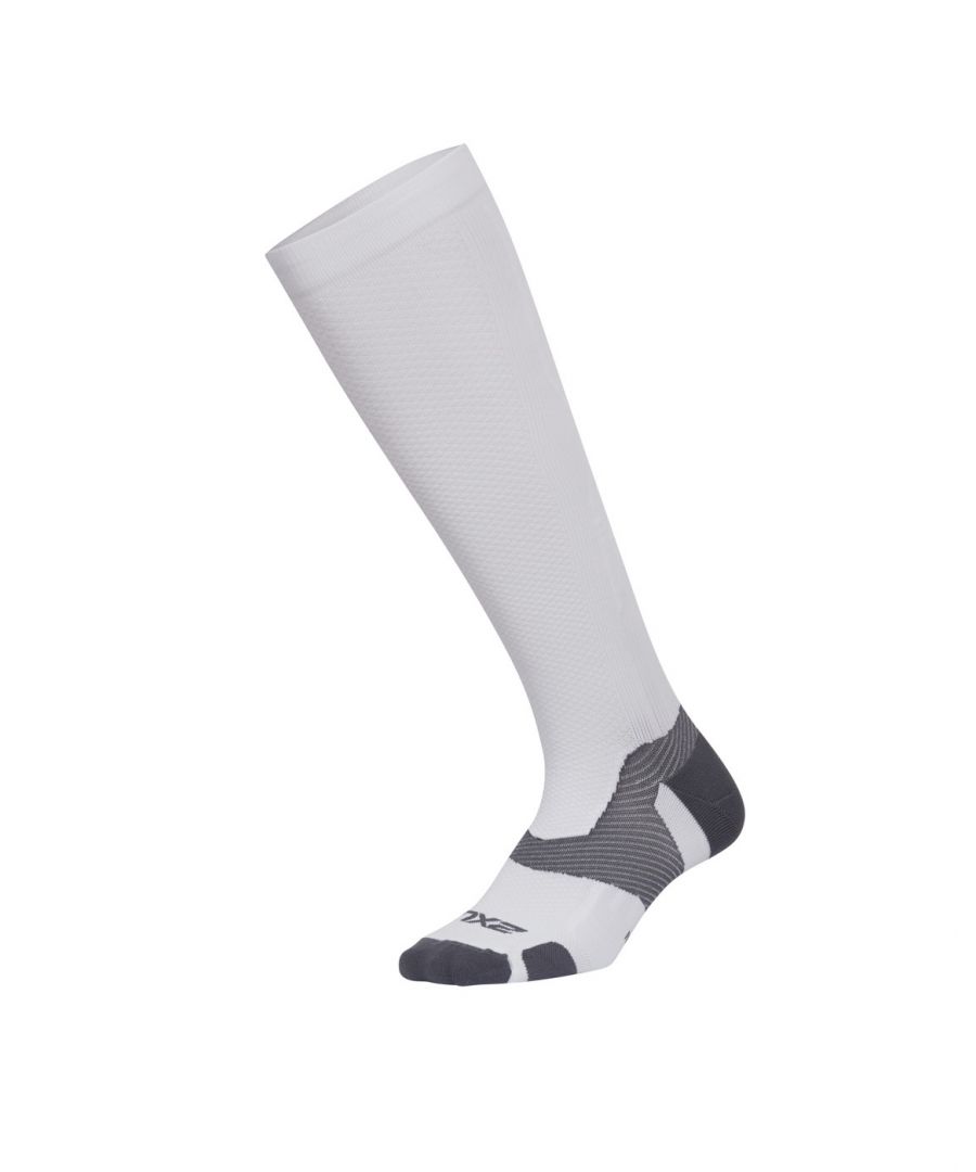 Anatomically designed to provide advanced plantar fascia and arch support, the Vectr Light Cushion Full Length Sock leverages a unique X-LOCK support system to lock the foot in place and reduce blistering for your most comfortable run ever. Shoe Size 42-46 EU, Calf Size 41-46cm