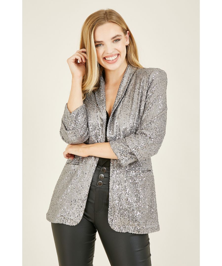 Blazers are this season's must have and this unique Yumi Silver Sequin Blazer With Pockets is a total showstopper. Glitz and glam is back and this long, all-over sequin studded blazer adds the wow factor to any fit. With roomy pockets and a centre-back split. Pair over black jeans and heels to complete the look.