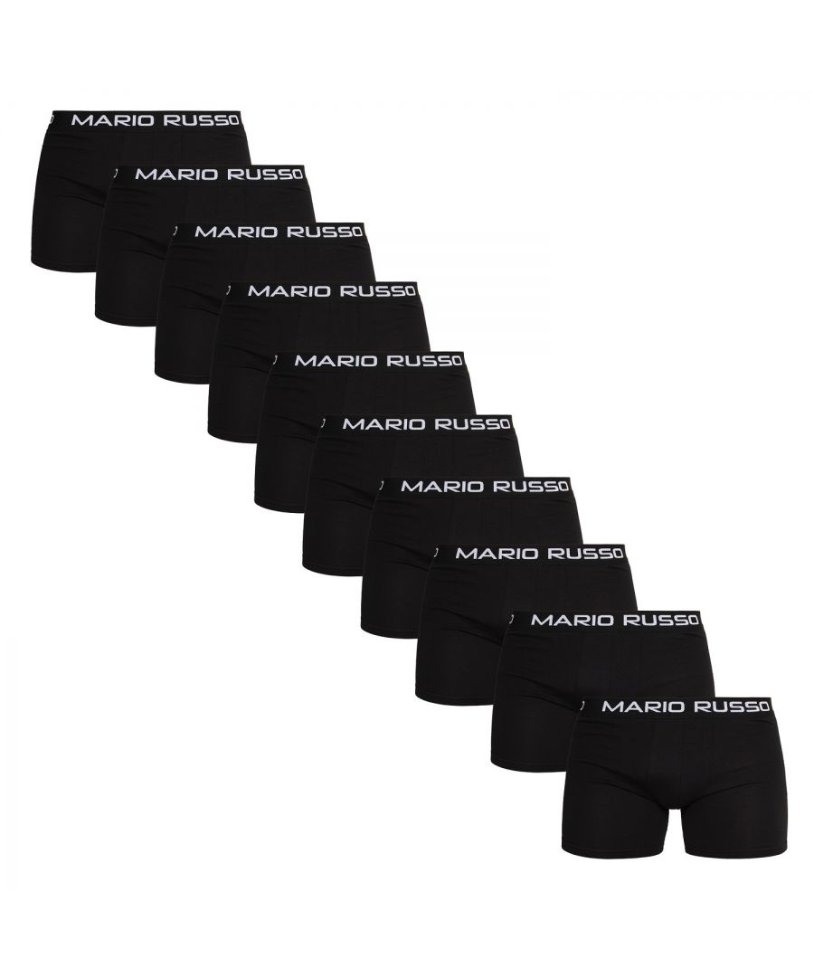 Mario Russo basic boxers voor heren. De boxershorts zijn gemaakt van polyester en elastaan, wat zorgt dat de stof veel rek heeft.  Merk: Mario RussoModelnaam: basic boxersCategorie: heren boxershortsMaterialen: katoen/elastaanKleur: zwart