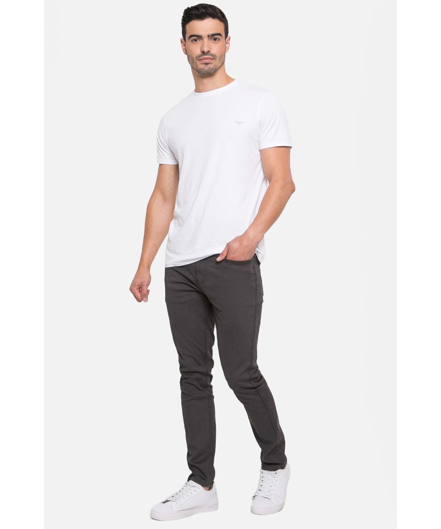 These five pocket ribbed trousers feature a zip fly and belt loops at the waist. They contain a little stretch for a really comfortable fit and are a great addition to your wardrobe.