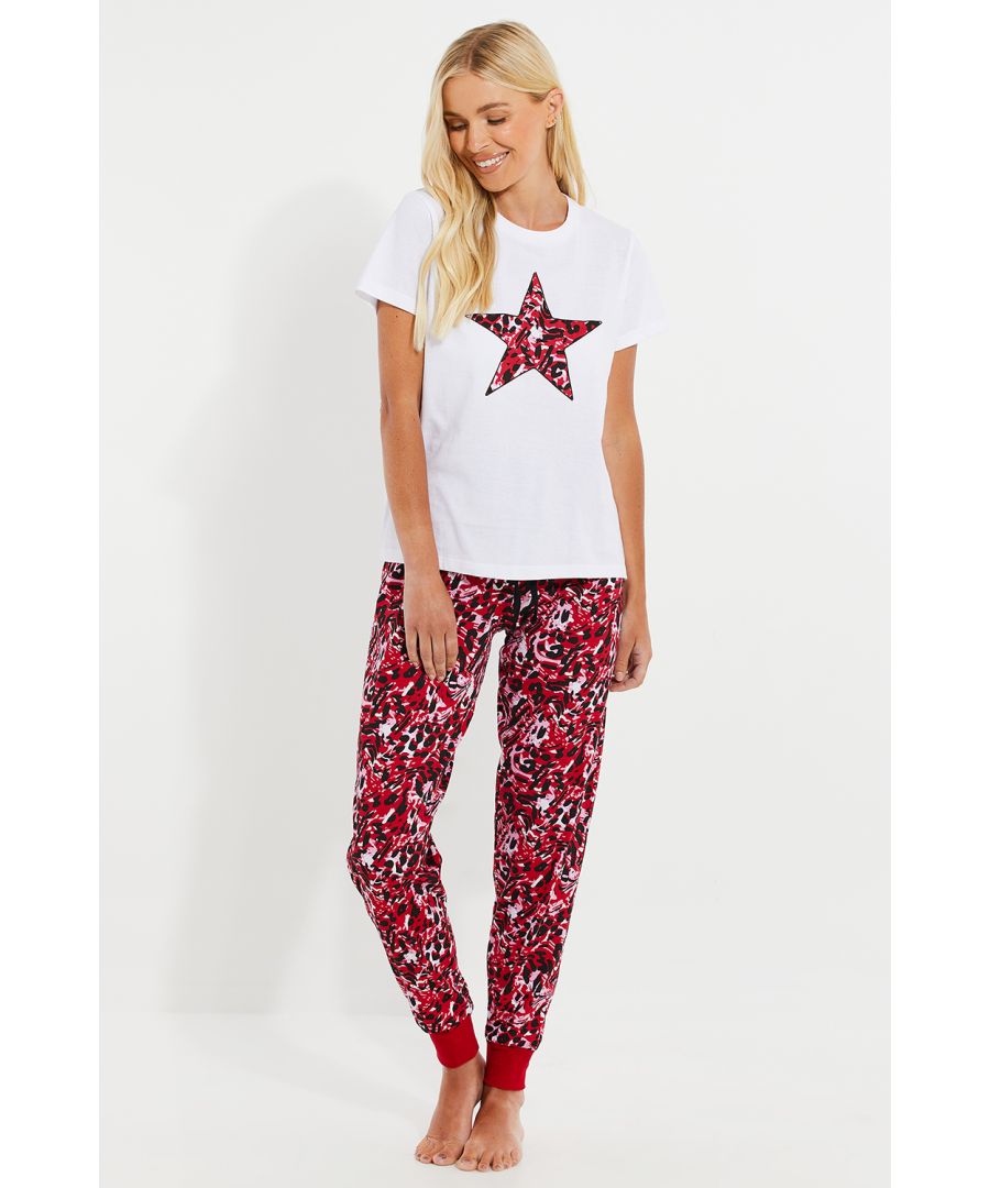This cosy pyjama set from Threadbare features a short sleeve top and long cuffed bottoms. The top has a front print, and the tapered bottoms features an all-over print and elasticated waistband with contrasting drawcord. Made from soft cotton for a comfortable feel ideal for lounging at home or bedtime.