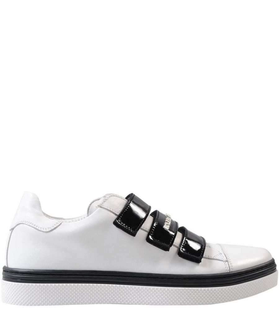 This Balmain Kids Strap On Trainers features 3 indiviudal velcro strap fastens in black, with a black trim going around the base of the sole and a white finish all-over the shoe.