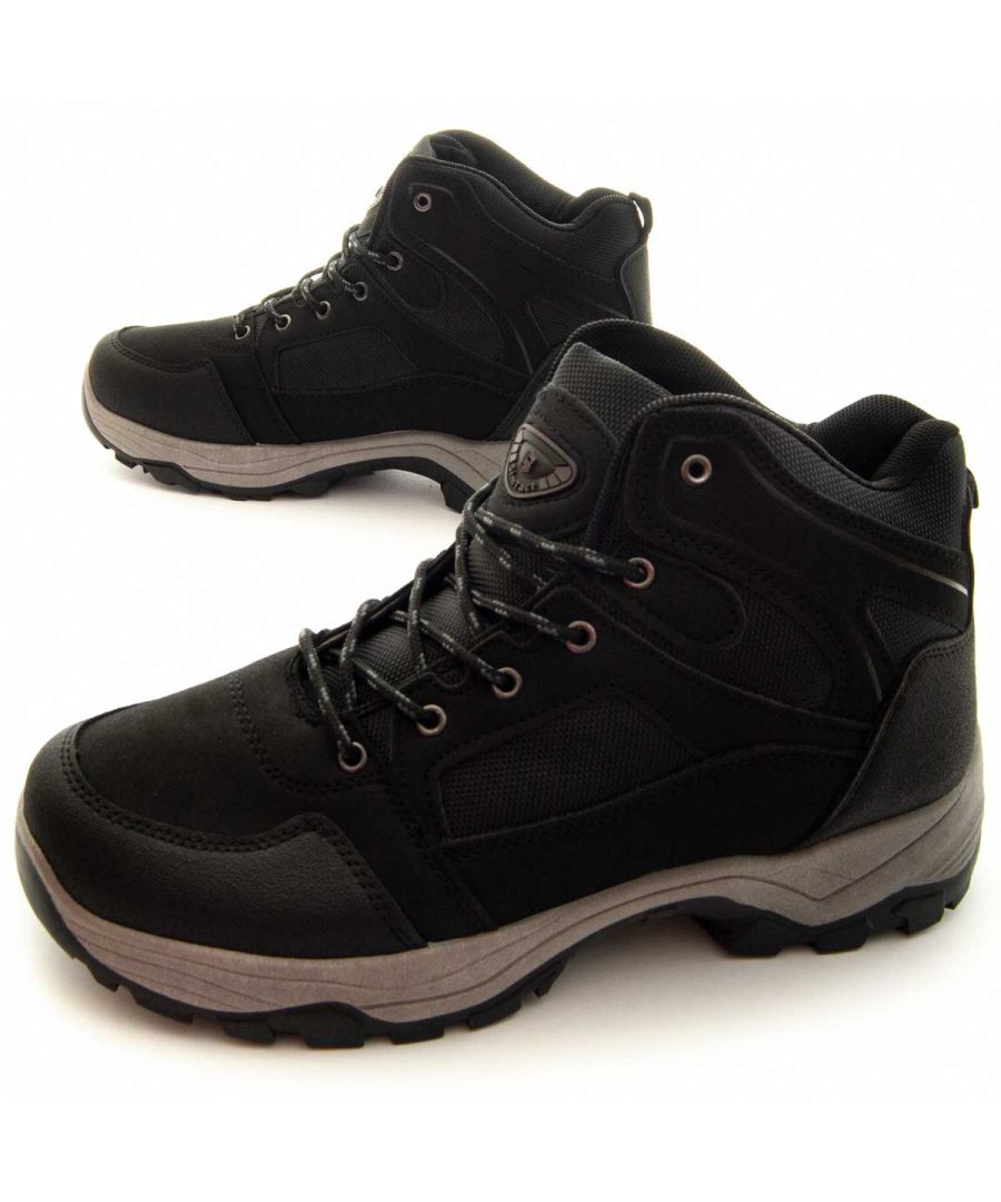 Trekking boots for men. Flexible material and comfortable style. Removable padding. Doubly reinforced with anterior and posterior buttress for greater durability. High adhesion sole suitable for any type of land. It is a capsule collection for the brand.