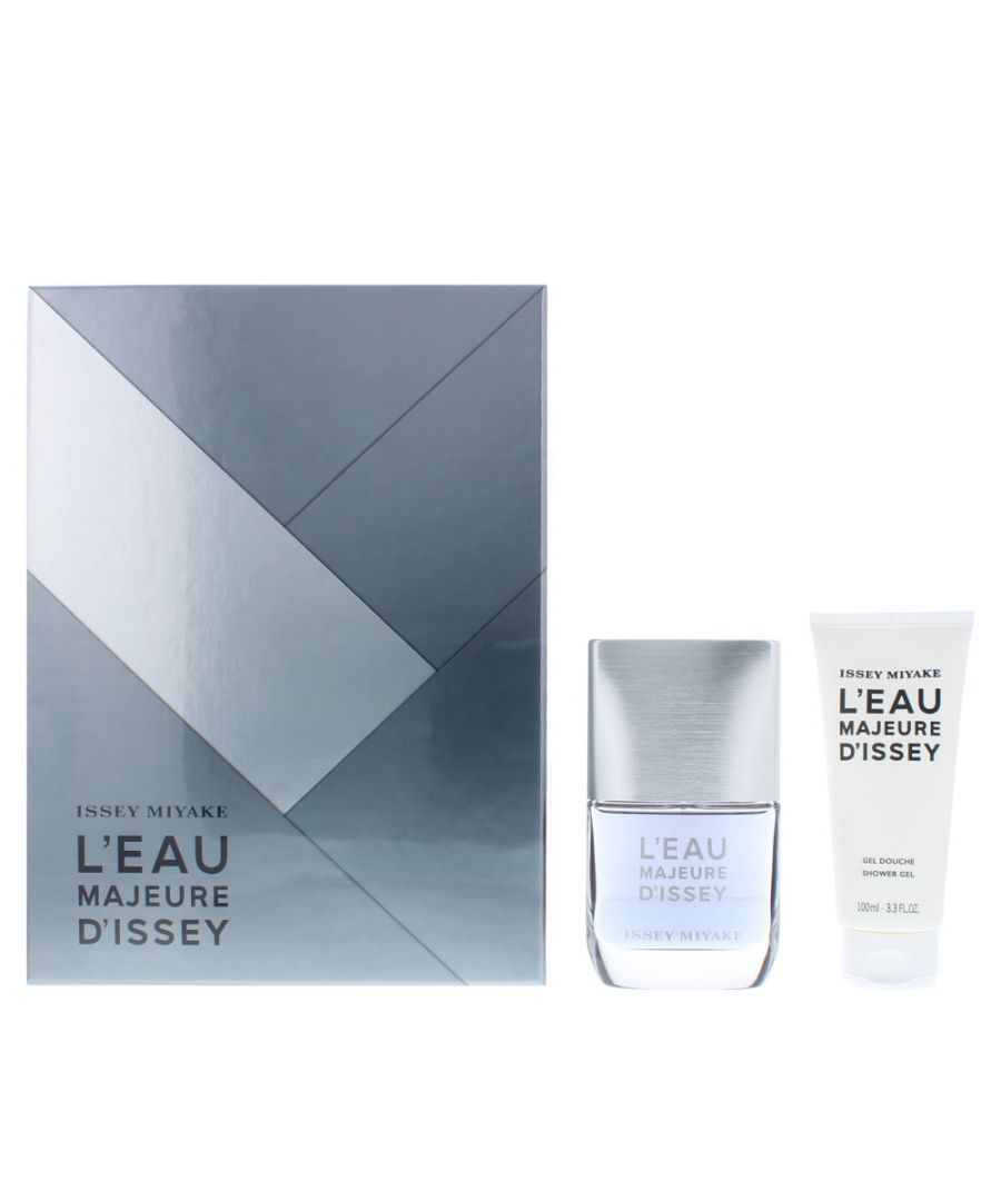 L'Eau Majeure d'Issey by Issey Miyake is a woody aquatic fragrance for men. Top notes: bergamot, grapefruit, mint. Middle notes: sea notes, hedione, tea. Base notes: woody notes, cashmeran, cedar, amberwood, coumarin. L'Eau Majeure d'Issey was launched in 2017.