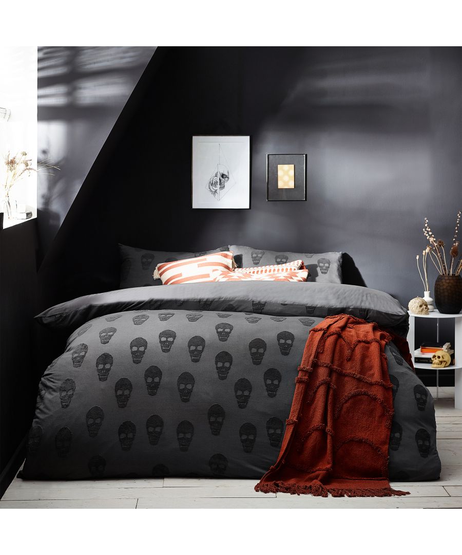 A beautifully designed duvet set, featuring haunting black skulls on a charcoal background. Don't have nightmares! If you wish for a more neutral look, simply use the richly coloured plain reverse side.