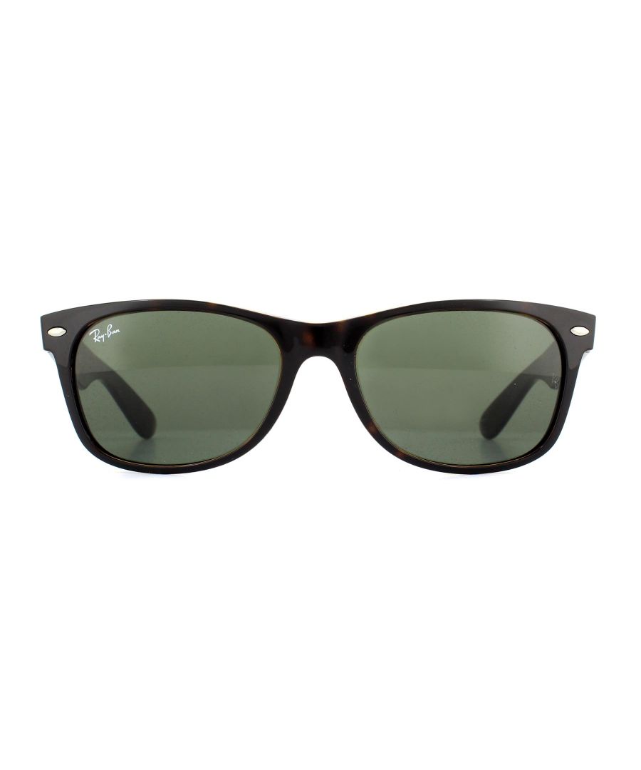Ray-Ban Sunglasses New Wayfarer 2132 902 Tortoise Green 52mm are an updated and slightly smaller interpretation of the Original Wayfarer. They feature a softer eye shape and sculpted temples that display the iconic Ray-Ban logo. The New Wayfarer 2132 are a versatile and playful choice that are available in countless colourways and the lightweight acetate frame is comfortable and easy to wear. The softer style of the 2132 suit more face shapes and is perfect for somebody that loves the Original Wayfarer design but is looking for a less dramatic look.