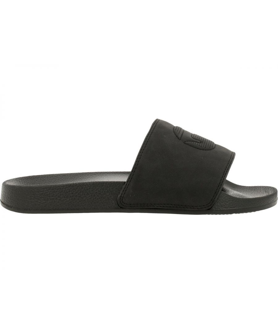 Deze G-Star Raw slipper is gemaakt van hoogwaardige materialen en voorzien van het iconische G-Star Raw logo. De slipper heeft een EVA binnenzool, wat zorgt voor een lekkere demping en hoog draagcomfort.  Merk: G-Star Raw. Modelnaam: Cart III Prf. Categorie: heren slippers. Materialen: rubber. Kleur: zwart.