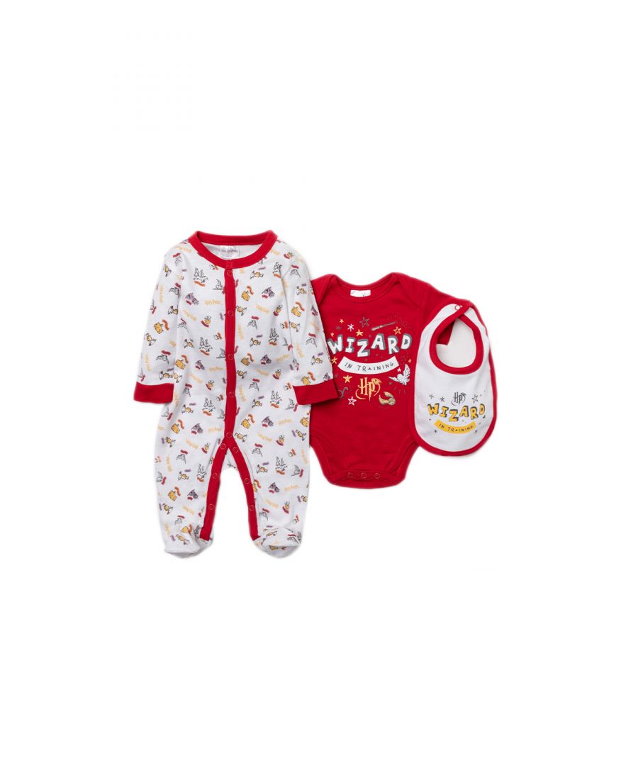 This vibrant Harry Potter three-piece set features a bright colour scheme, with a Harry Potter-themed print. The set includes a button-up, footed sleepsuit featuring the Harry Potter logo and mystical print, a bodysuit with the lettering ‘wizard in training’ surrounded by magical printed details, and a matching bib. Each item in the set is cotton with popper fastenings, keeping your little one comfortable. This sweet three-piece set is the perfect gift for the little one in your life.
