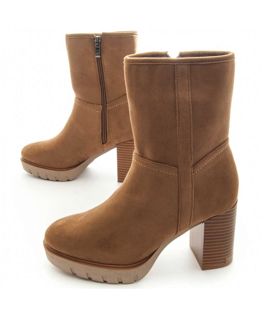 Leather plant. Easy to clean. Antidelonging sole - Capsula By Azarey Collection.