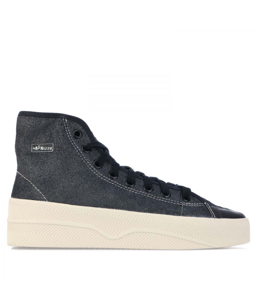 Mens adidas Originals Nizza 2 Trainers in black.- Leather and Suede upper.- Lace closure.- Regular fit. - Signature branding at the ankle and tongue.- Contrasting details.- Leather lining.- Rubber outsole. - Ref.: GX6309