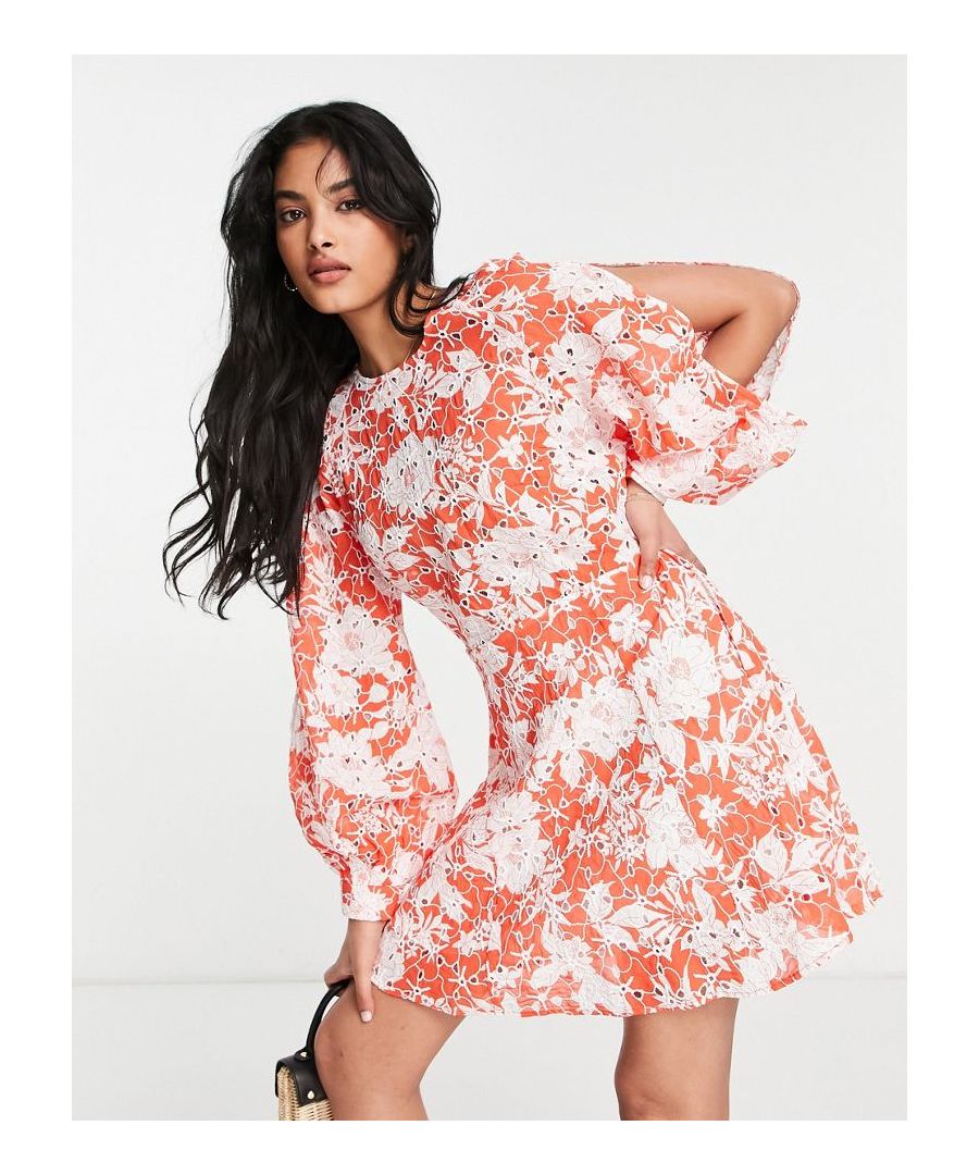 Mini dress by Topshop Love at first scroll Floral design Crew neck Cut-out details Button and zip-back fastening Regular fit Sold by Asos