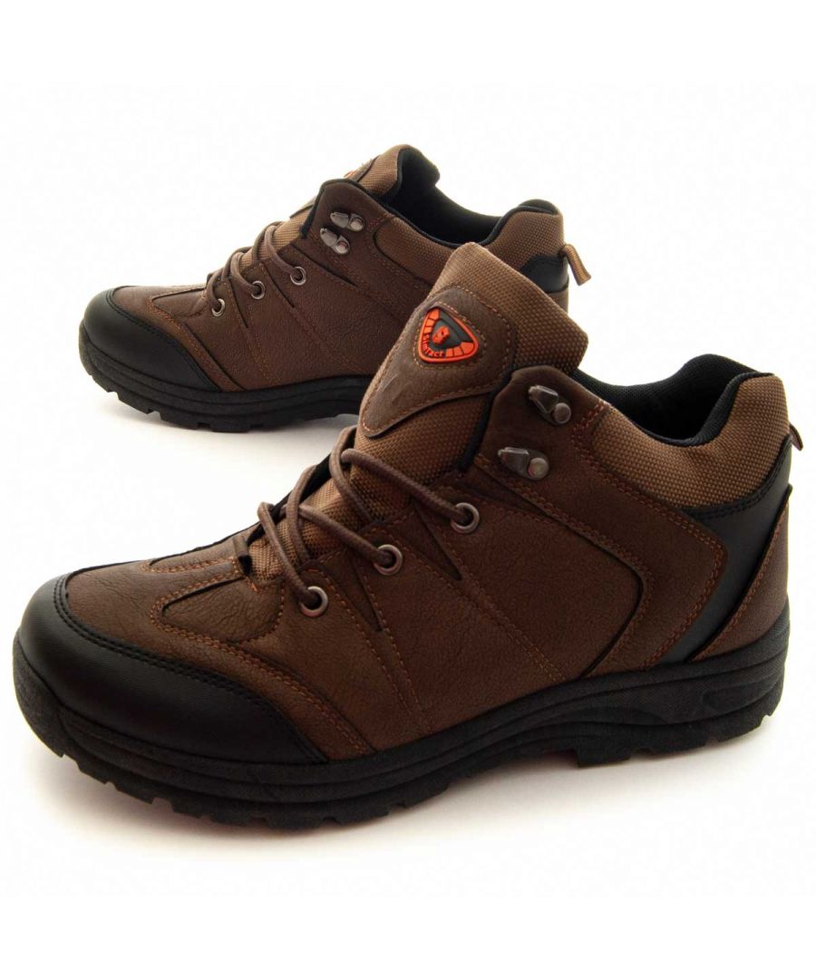Trekking shoe for men. Flexible material and comfortable style. Removable padding. Doubly reinforced for greater durability. High adhesion sole suitable for any type of land. It is a capsule collection for the brand.