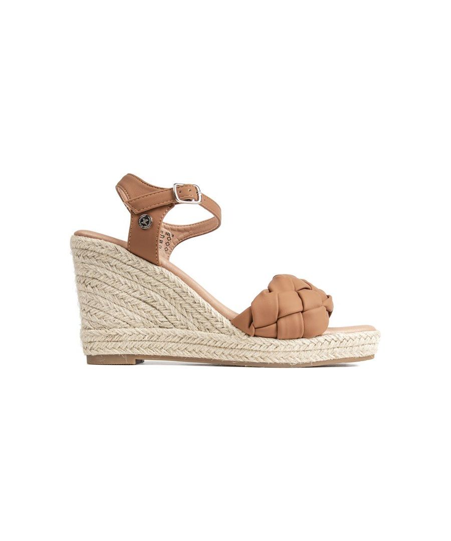 The 43670 Wedge Sandal Is A Versatile Summery Style, With A Woven Front Strap And Rope Wedge In Espadrille Style. The High-quality Sole Gives Extra Cushioning, While The Convenient Buckle Is Adjustable. With A 9cm Wedge Heel, These Black Chic Sandals Can Be Worn With Dresses And Trousers.