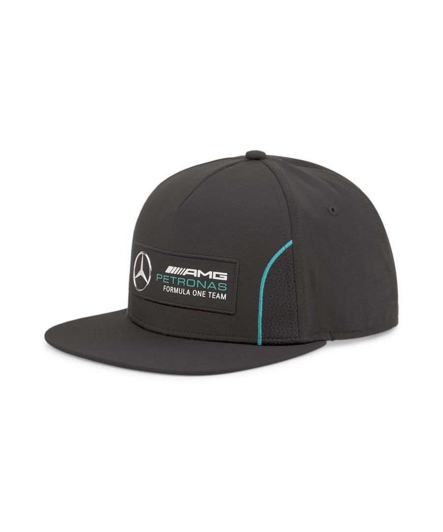 Bringing the fast-paced world of Formula 1 to your day-to-day, this cap shouts “full-throttle fashion”. The flat brim and mesh elements provide a clean, minimal silhouette while the bold contrasting details add interest and an unexpected punch of colour to the front and the undervisor. Finished with slick branding details, this cap ensures everyone knows Mercedes-AMG Petronas F1 is your crew.