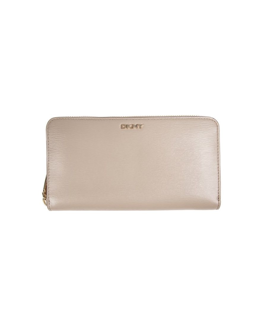 Womens brown Dkny full zip purse, manufactured with leather. Featuring: gold hardware, full zip closure, 5 note compartments, central zip section and 12 card sections.