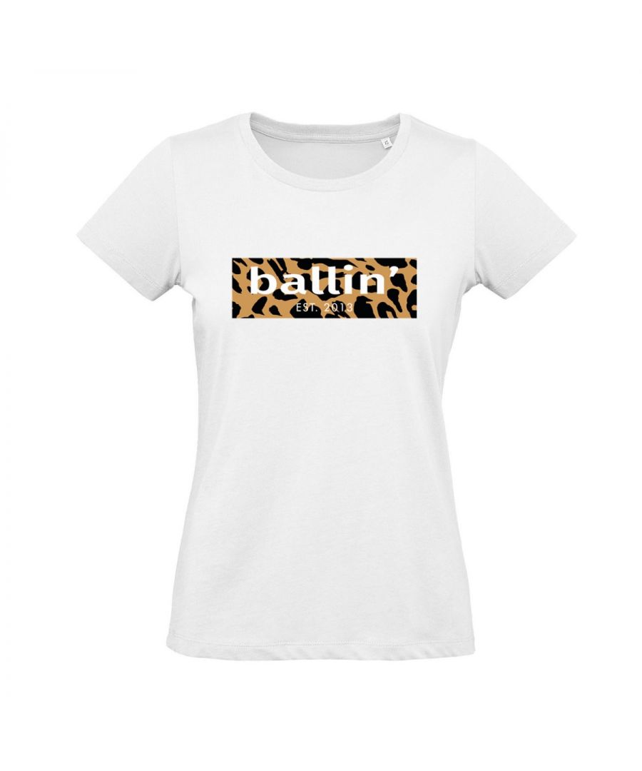 Dames t-shirt met panter print van het merk Ballin Est. 2013. De shirts van Ballin Est. 2013 zijn gemaakt van 100% biologisch katoen, en hebben een normale pasvorm. Het zachte katoen zorgt voor een heerlijk draagcomfort.  Modelnaam: Panter Block ShirtCategorie: dames t-shirtMaterialen: biologisch katoenKleur: wit