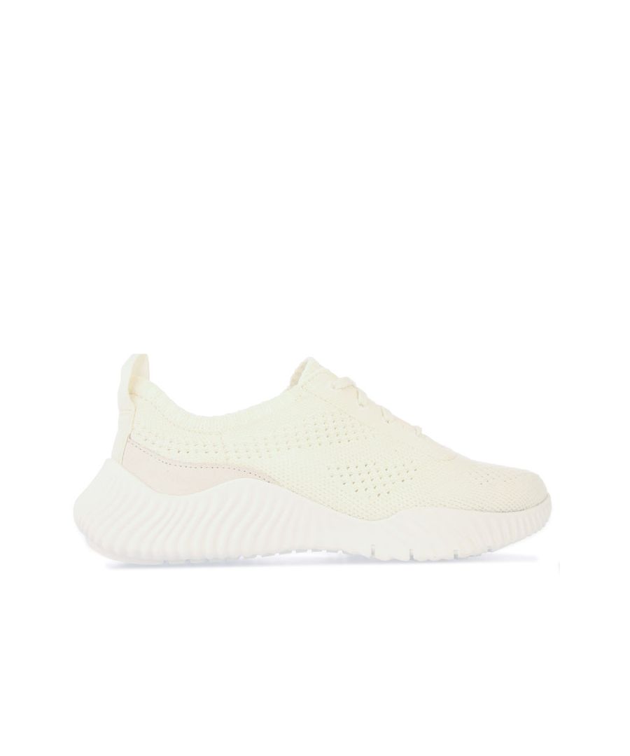 Timberland TrueCloud EK+ damessneakers met veters, wit. – Bovenmateriaal van Tencel™ Lyocell-vezels met Refibra™-technologie. – Veters van 50% gerecycled PET-materiaal. – De voering van ReBOTL™-stof bevat minimaal 50% gerecycled plastic. – OrthoLite®-voetbed. – EVA tussenzool. – Rubberen buitenzool. – Bovenwerk van leer en textiel Voering van textiel Synthetische zool. – Ref: CA26E2