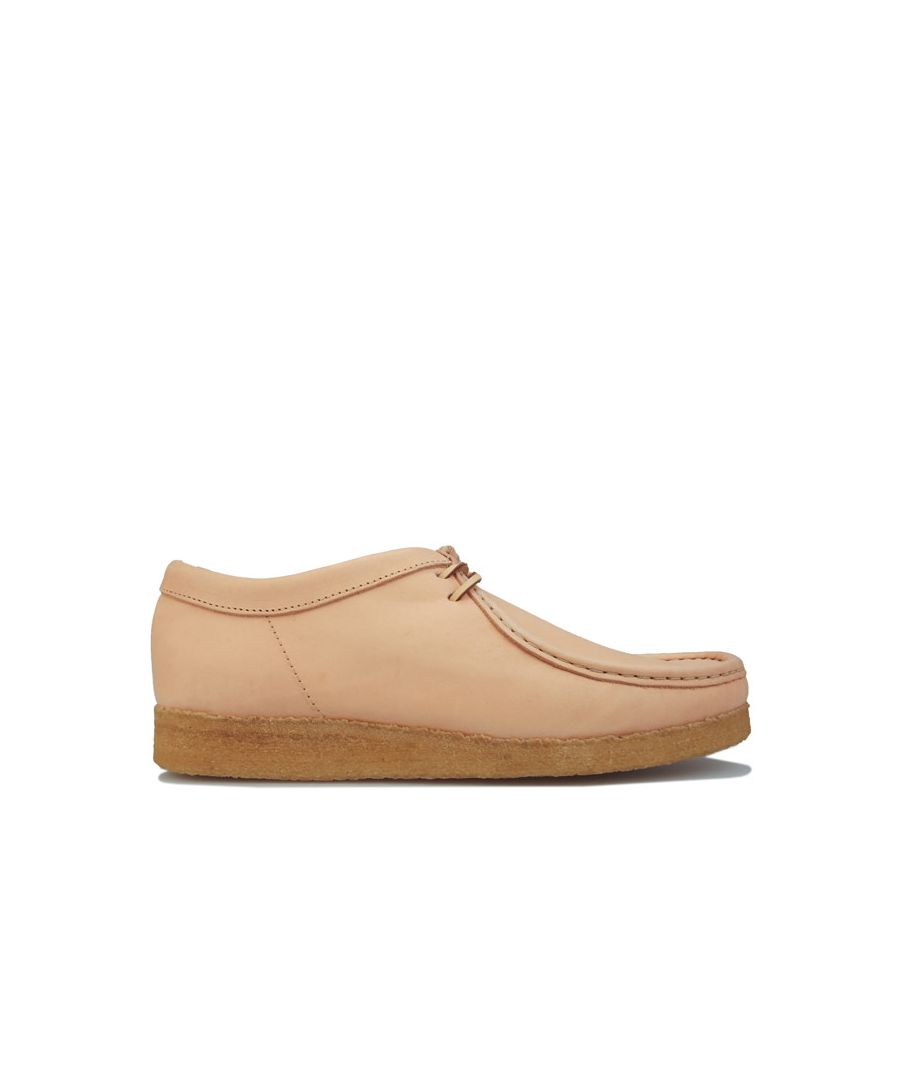 Mens Clarks Originals Wallabee Shoes in natural.-Premium leather upper.- Lace-up construction.- Comfortable leather lining.- Cushioned insole.- Tonal stitching.- Signature Forest Stewardship Council®-certified rubber crepe sole.- Leather upper  Textile lining  Synthetic sole.- Ref: 26154934