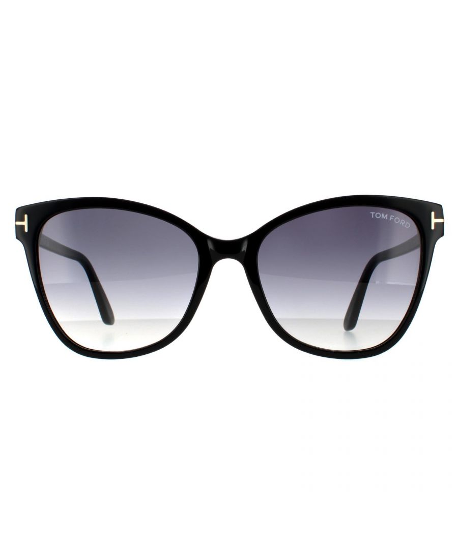 Tom Ford zonnebril ANI FT0844 01B Shiny Black Gray Gradient zijn een kattenoogvorm gemaakt van lichtgewicht acetaat. Ze worden uitstekend verbeterd met tweaks in de hoeken die worden verbeterd met het kenmerkende Tom Ford 