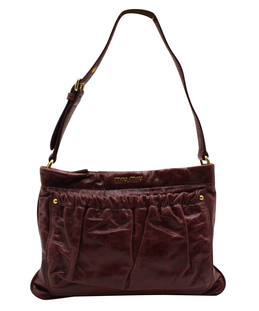 VINTAGE, RRP AS NEW\nNow here's a bag that is both stylish and functional! Miu Miu brings us this gorgeous purse bag that has been crafted from maroon leather.. It has gold-tone top zippers that open up to a lovely lined interior capable of carrying your essentials. The piece is complete with a leather shoulder strap and brand logo.\n\nMiu Miu Exterior Pouch Purse Bag in Maroon Red Leather\nCondition: good\nMaterial: Leather\nColor: Maroon Red\nSize: One Size\nWIDTH (MM) 30 LENGTH (MM) 260 HEIGHT (MM) 180\nSign of wear: scratchmarks on metal brand tag, leather creases\nSKU: 126482