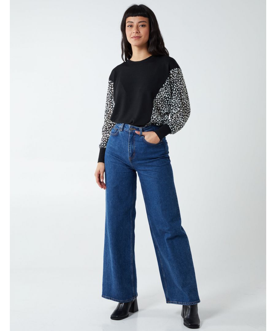 Go for comfort with this beautiful appaloosa spot batwing top. Featuring an oversized fit ideal for staying cosy and long sleeves. Style it with skinny jeans and white platform sneakers.Body: 97% Polyester, 3% ElastaneSleeves: 100% PolyesterMachine Washable
