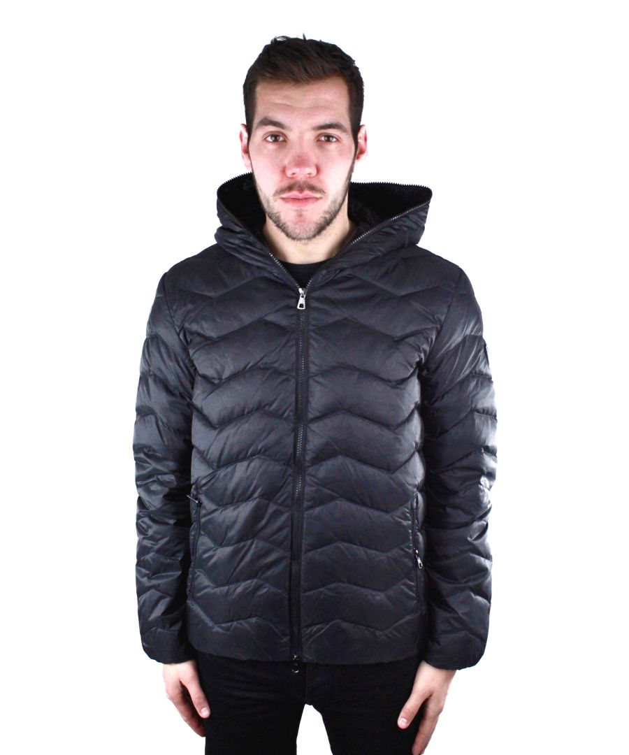 Emporio Armani 6YPB15 PN22Z 1200 jas. Armani zwart donsjack. Rits sluiting. 100% polyamide. Elastische mouw- en taille-uiteinden. EA7-badge op linkerarm