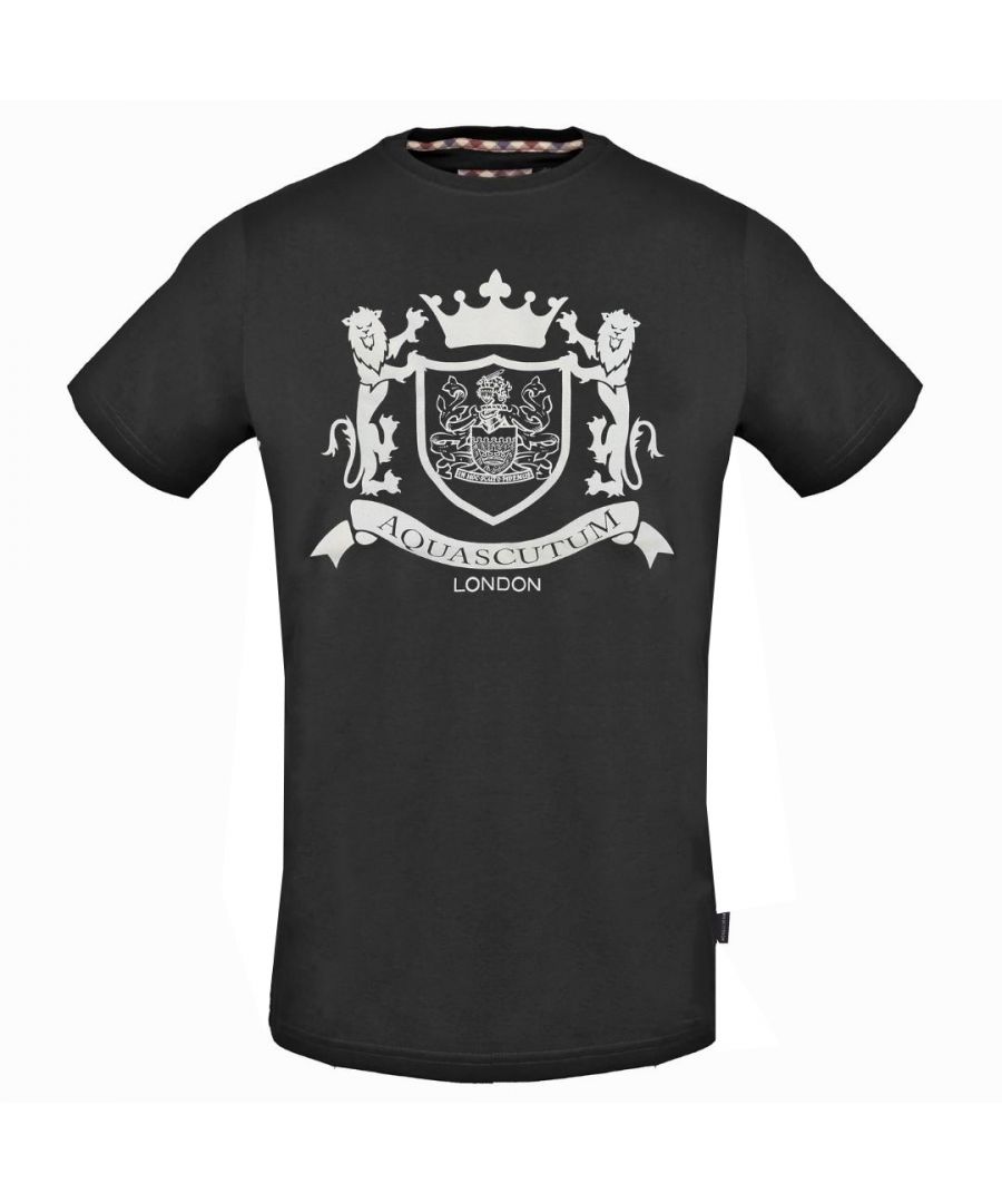 Zwart T-shirt met koninklijk Aquascutum-logo. Zwart T-shirt met koninklijk Aquascutum-logo. Ronde hals, korte mouwen. Elastische pasvorm 95% katoen, 5% elastaan. Normale pasvorm, past volgens de maat. Stijl TSIA08 99