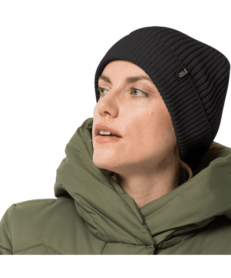 Whether you’re on the way to work or out for an evening stroll, don’t forget your EVERY DAY OUTDOORS CAP. This soft, knitted hat has a simple, modern look.