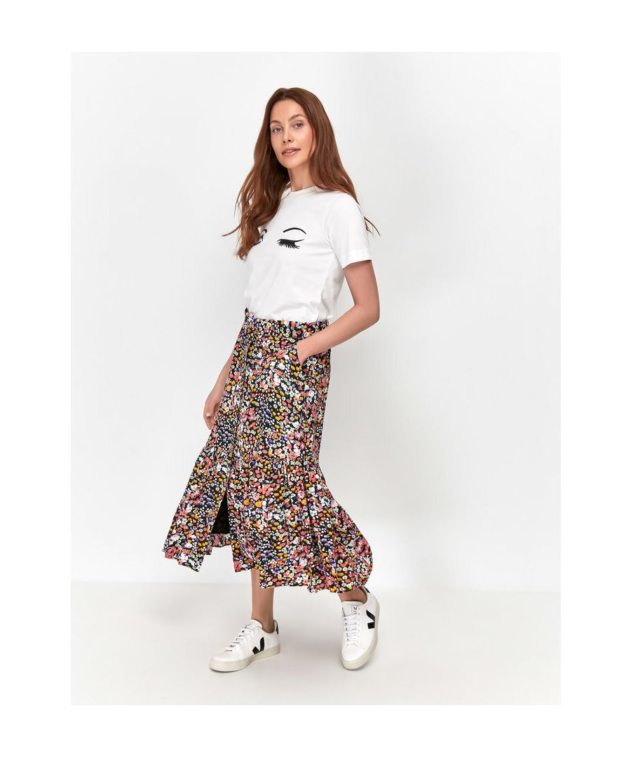 Coming in a luxe meadow print, this midi skirt from Sonder is a forever piece for your wardrobe. This feminine skirt comes with a matching buckle belt, style up or down for a timeless look.