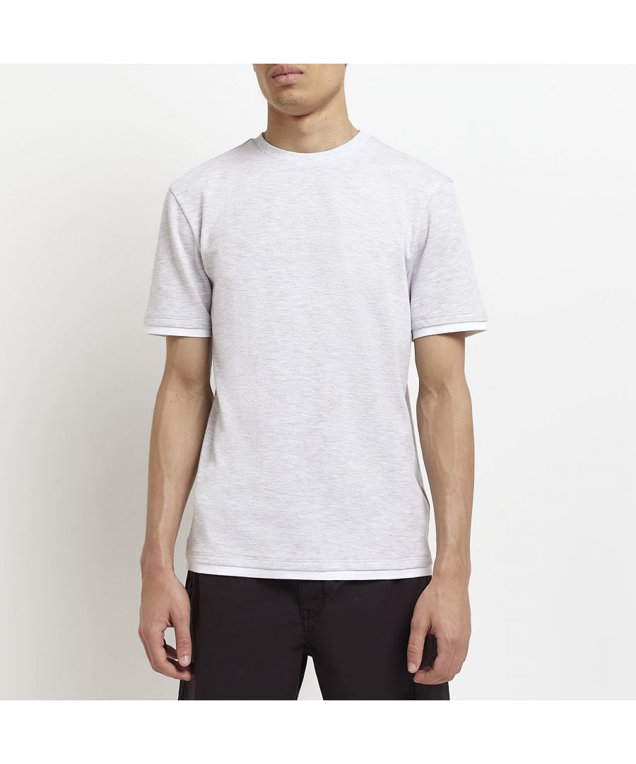 > Brand: River Island> Department: Men> Colour: Grey> Type: T-Shirt> Size Type: Regular> Material Composition: 50% Cotton 50% Polyester> Material: Cotton Blend> Fit: Regular> Pattern: Solid> Occasion: Casual> Season: SS22> Sleeve Length: Short Sleeve> Neckline: Crew Neck> Graphic Print: No