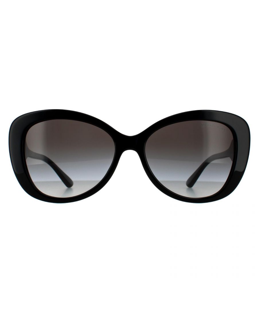 Michael Kors zonnebril MK2120 30058G Zwart Dark Gray Gradient zijn een vlindervormige stijl gemaakt van dikke acetaat. Het Michael Kors -logo verschijnt op de tempels voor merkherkenning.