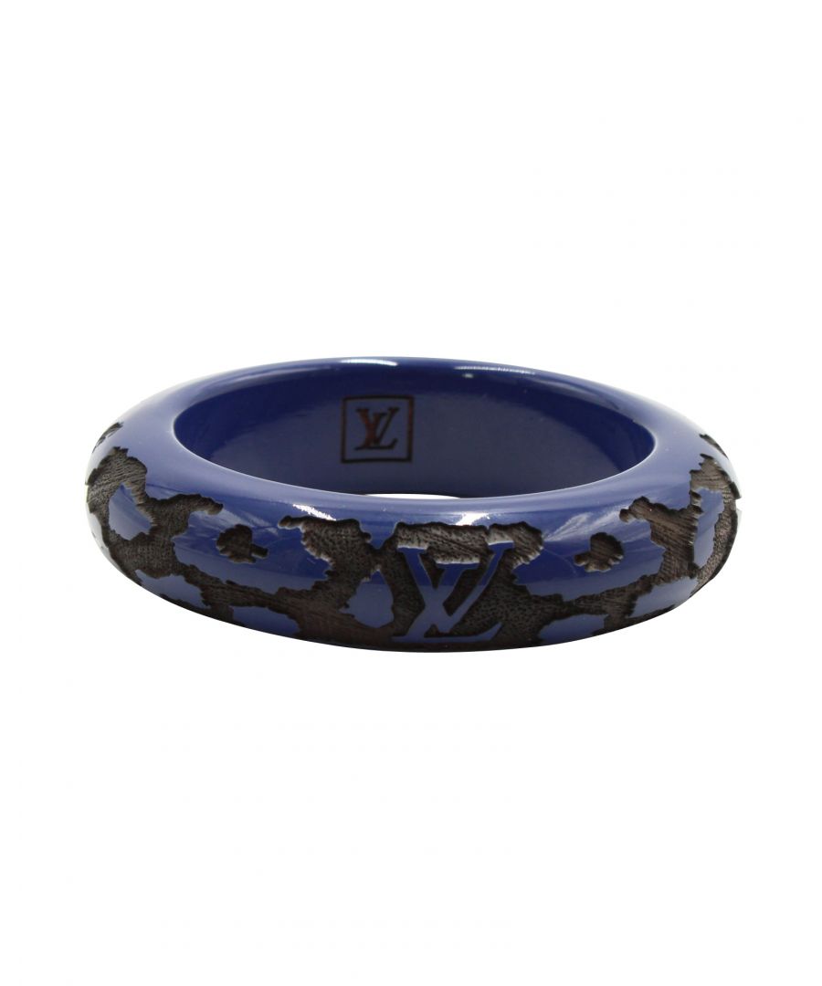 VINTAGE, RRP AS NEW\nThis gorgeous Spring/Summer 2009 Louis Vuitton Lacquer Wood Leomonogram Bangle Bracelet is a coveted and unique piece that makes a great addition to any jewelry collection. It features a hand-carved leopard print pattern and LV Monogram with a smooth and shiny lacquer finish. This piece is an absolute must-have \n\nLouis Vuitton LV Logo Leomonogram Bangle Bracelet in Navy Blue Wood\nColor: blue | navy blue\nMaterial: wood\nCondition: excellent\nSign of wear: No\nSize: one size\nSKU: 107849   \nDimensions:  Length: 290 mm, Width: 20 mm, Height: 20 mm