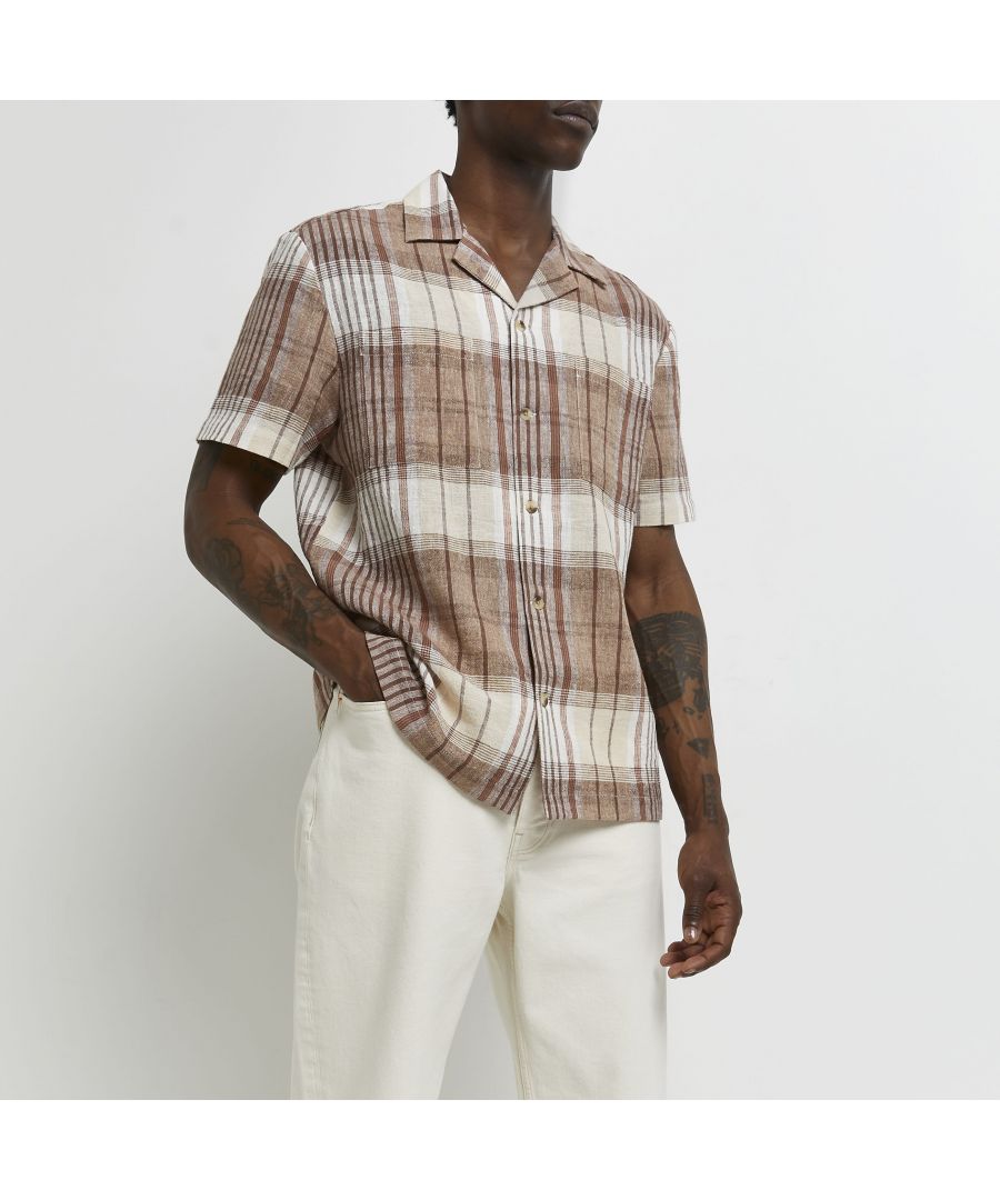 > Brand: River Island> Department: Men> Material: Cotton Blend> Material Composition: 50% Cotton 50% Linen> Type: Button-Up> Pattern: Check> Size Type: Regular> Fit: Regular> Closure: Button> Sleeve Length: Short Sleeve> Neckline: Collared> Collar Style: Spread> Season: SS22> Occasion: Casual