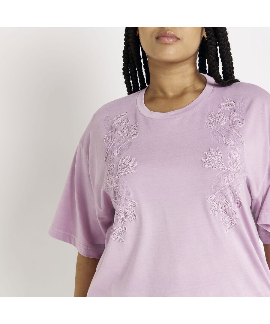 > Brand: River Island> Department: Women> Colour: Purple> Type: T-Shirt> Size Type: Regular> Material Composition: 50% Cotton 50% Polyester> Material: Cotton Blend> Pattern: No Pattern> Occasion: Casual> Season: SS22> Sleeve Length: Short Sleeve> Neckline: Crew Neck