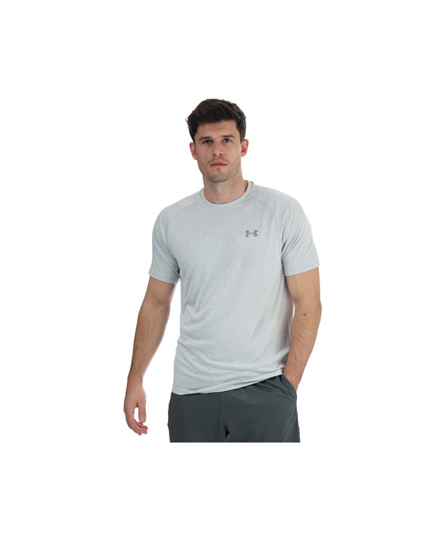 Wit Under Armour Tech 2.0-T-shirt voor heren.<br /><br />- Ronde hals.<br />- Korte mouwen.<br />- UA Tech™-stof is sneldrogend, ultrazacht en voelt natuurlijker aan.<br />- Materiaal voert zweet af en droogt heel snel.<br />- Nieuwe gestroomlijnde pasvorm en voorgevormde zoom.<br />- Under Armour-logo op de borst.<br />- 100% polyester. Machinewasbaar.<br />- Ref: 1357065100
