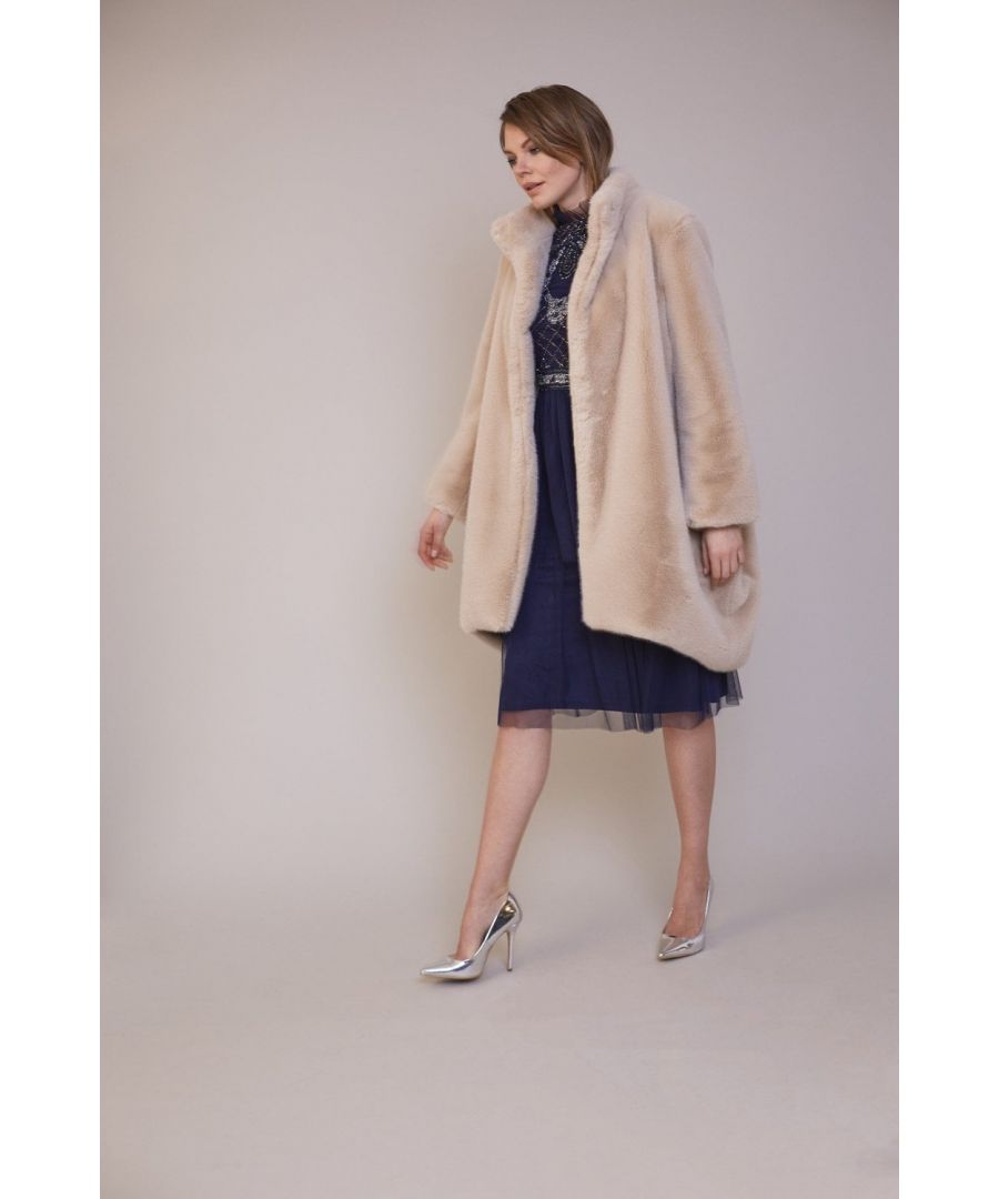 Comfortably fits size 10 - 18 depending on desired fit\nStay chic in-between seasons with this soft faux fur coat. Wear with your favourite knitwear and leopard print midi skirt, and ankle boots for a fashion-forward finish.