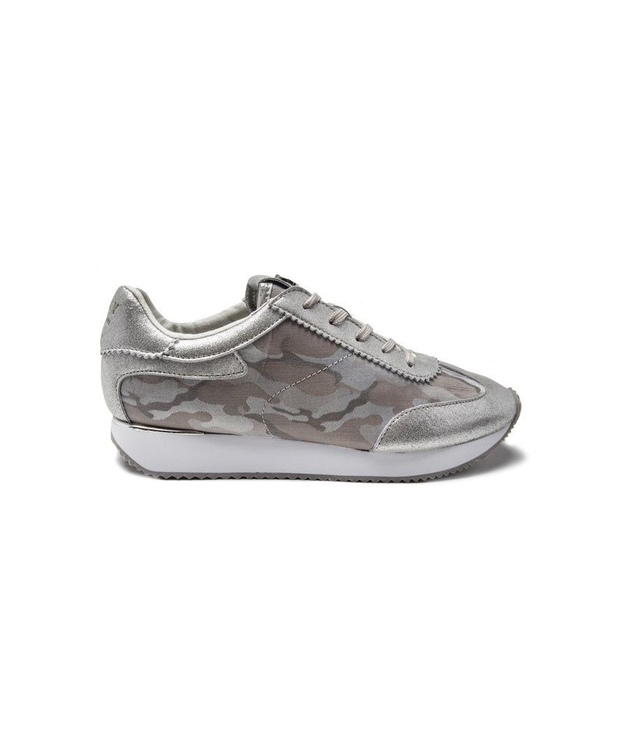 These Dkny Arlie Women's Sneakers Feature Strong Branding And Bold Camo Details. Perfect If You Want To Let Everyone Know What You're Wearing This Season!