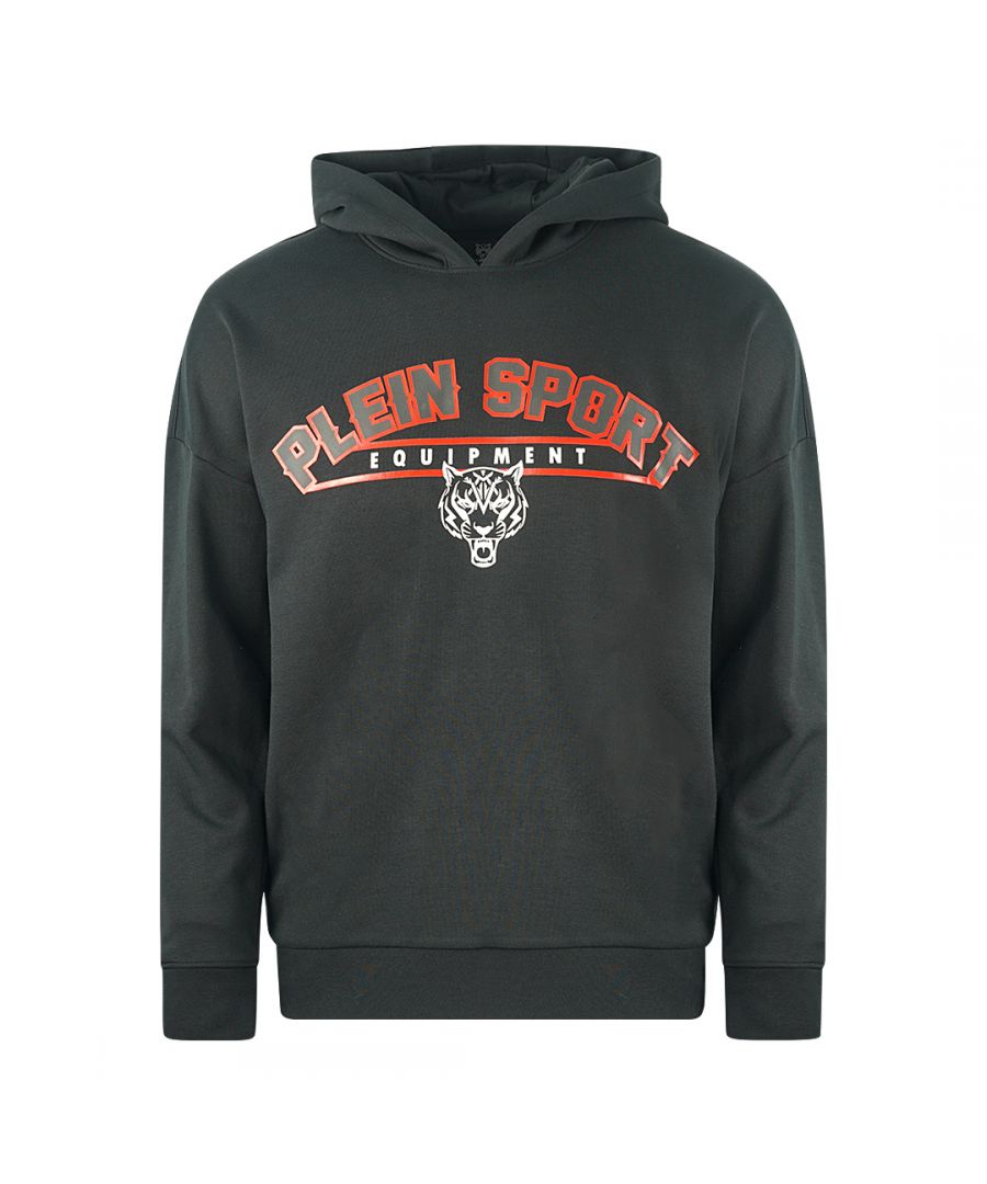 Plein Sport Equipment-logo zwarte hoodie. Philipp Plein sport zwarte hoodie. 51% katoen 49% polyester. Grote Plein-branding op de voorkant. Badges met Plein-merk. Stijlcode: FIPS219 99